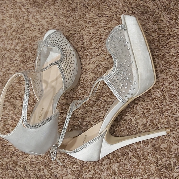 Heels from Le Chateau, size 37 (7) - Picture 3 of 4
